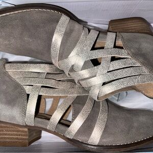 Seychelles 7.5 women’s. Bootie style. Really comfortable! Brand new!